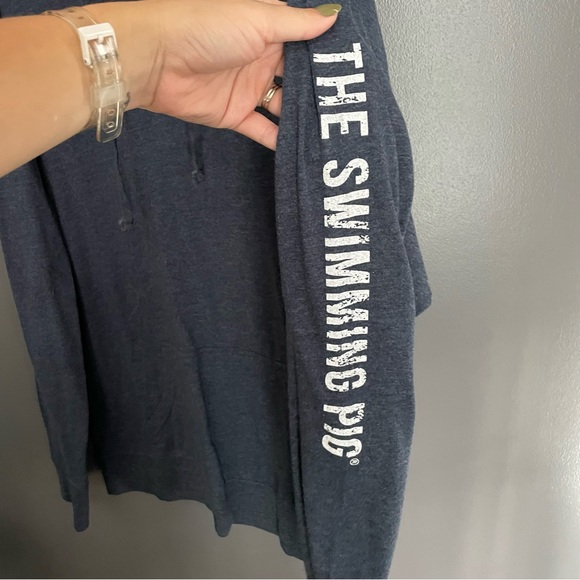 The Swimming Pig Long Sleeve Hoodie Tee Shirt Size XL - Picture 3 of 4